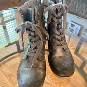 Roxy Grey Ankle fashion boots size 8